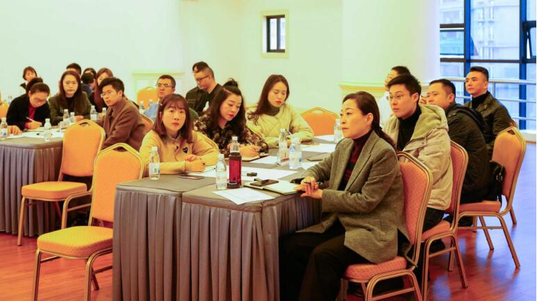 ����Я����Ѷ�������չƷ��������ѵ