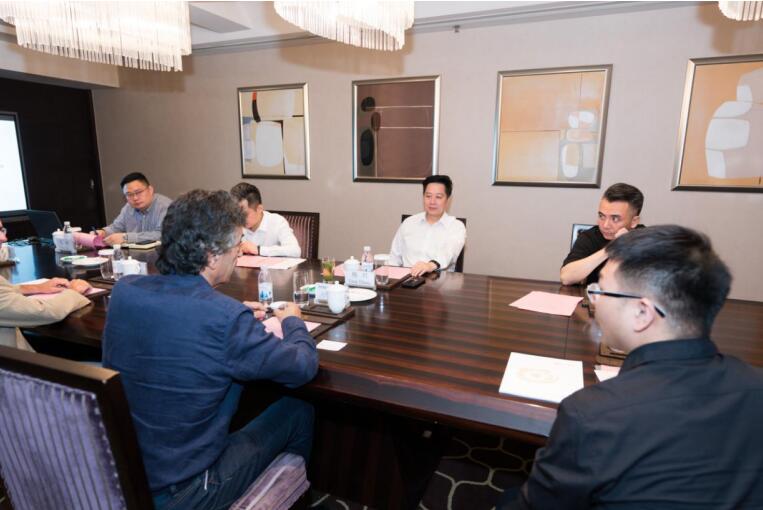 ���ŵ�ί����ǡ������³�����˾������ά����������о������״���ƤҮ��·�忨ɪ������һ��