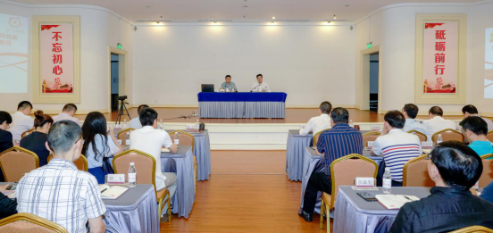 �����������ž��С��������ġ��м�ʹ���������������࿪����ʽ