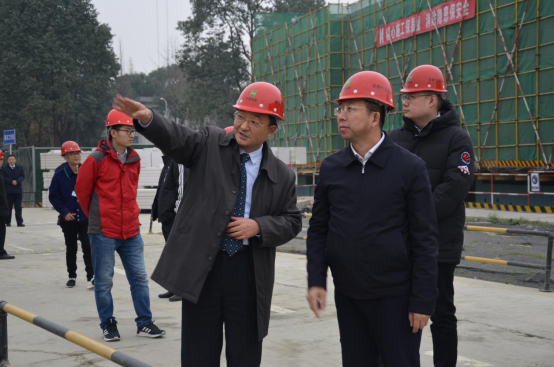 �������������ʶӵ��н�ţ����