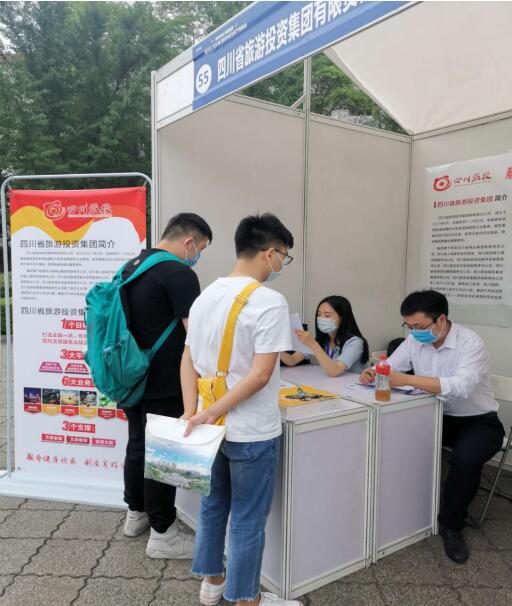 ������������ǰ��������ѧ����У԰��Ƹ�˶�