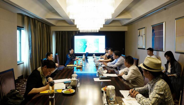 �ζ����³��������ί��ǽ���һ����̸����