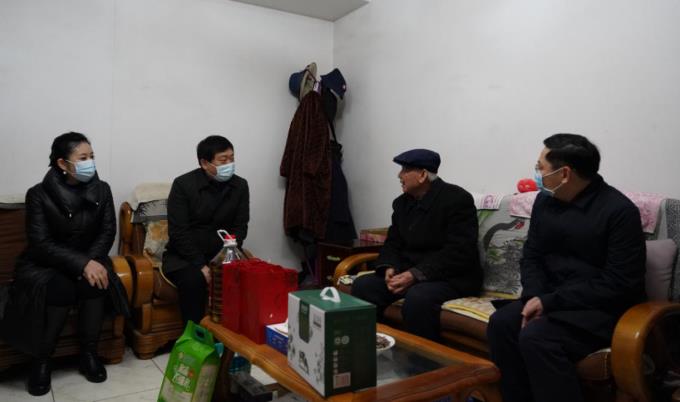 ʡ����ί��ίίԱ�������������Ĵ���ǰϦ�����߷�ο�ʽ������������ϵ�Ա