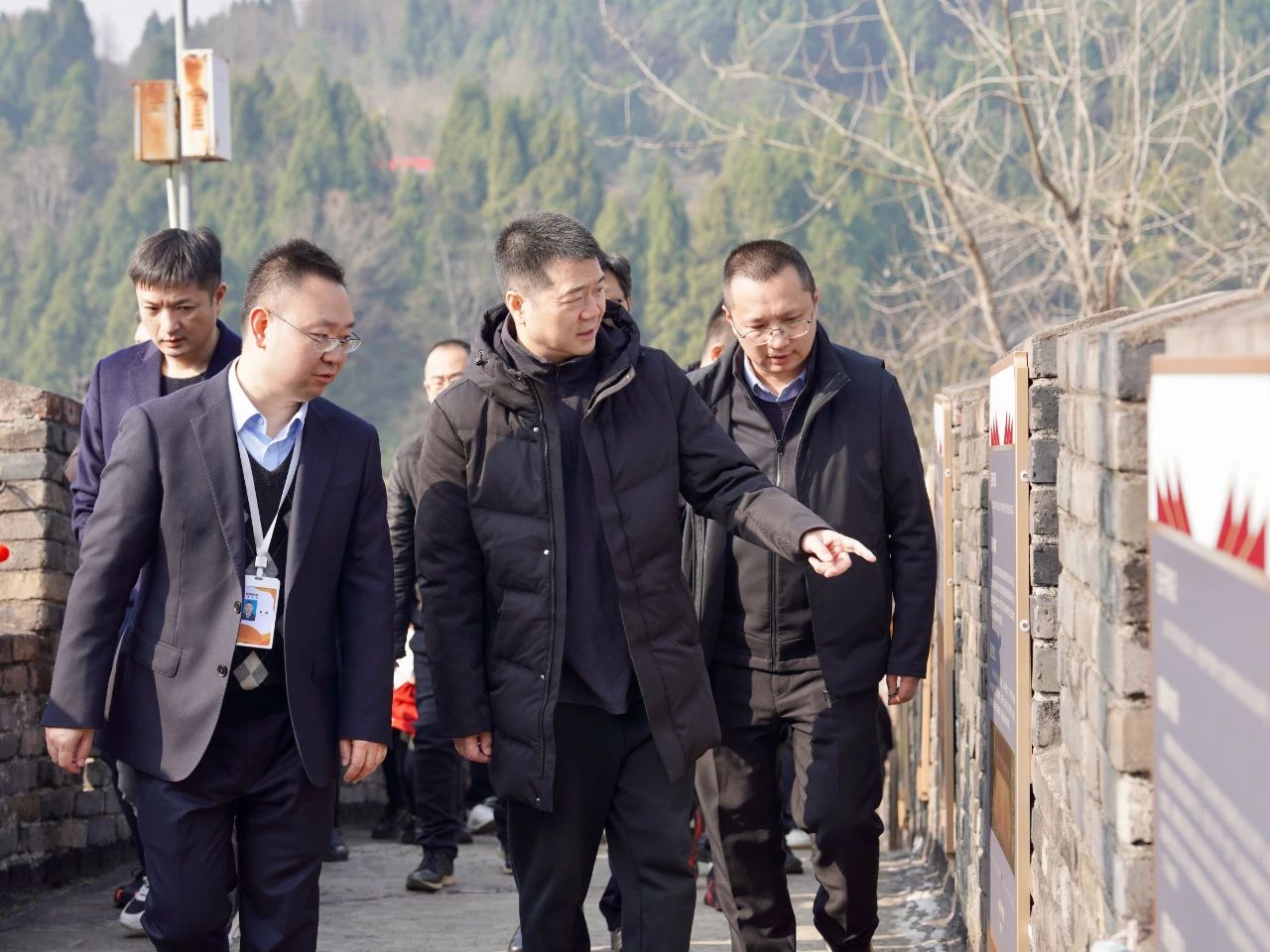 ʡ�����������ŵ�ί��ǡ����³����¼�鶽�������徲�������鲢̽��ο�ʼ��ظ�λ��һ�߸ɲ�Ա��