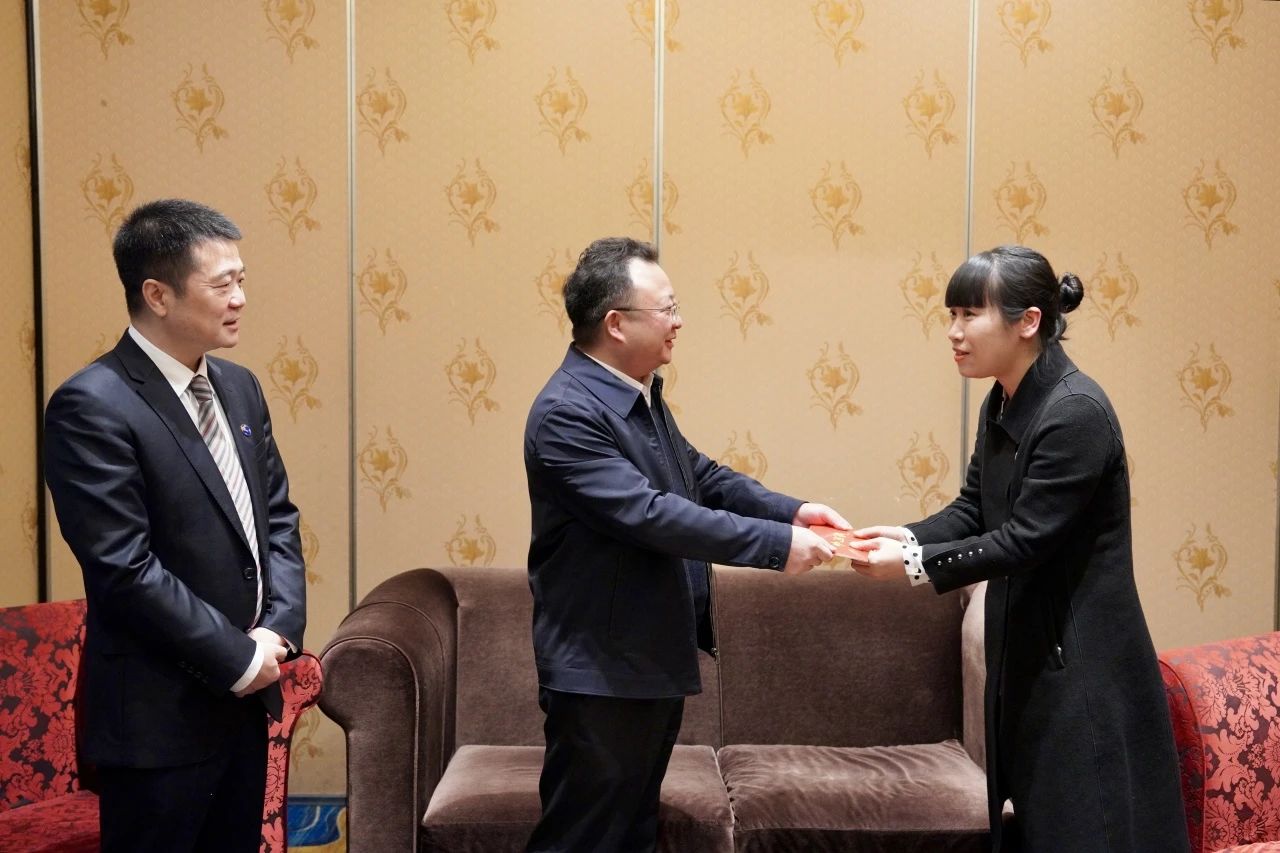 ʡ����ί��ίίԱ�������κ���һ���߷�ο��ʡ�������������������⵳Ա