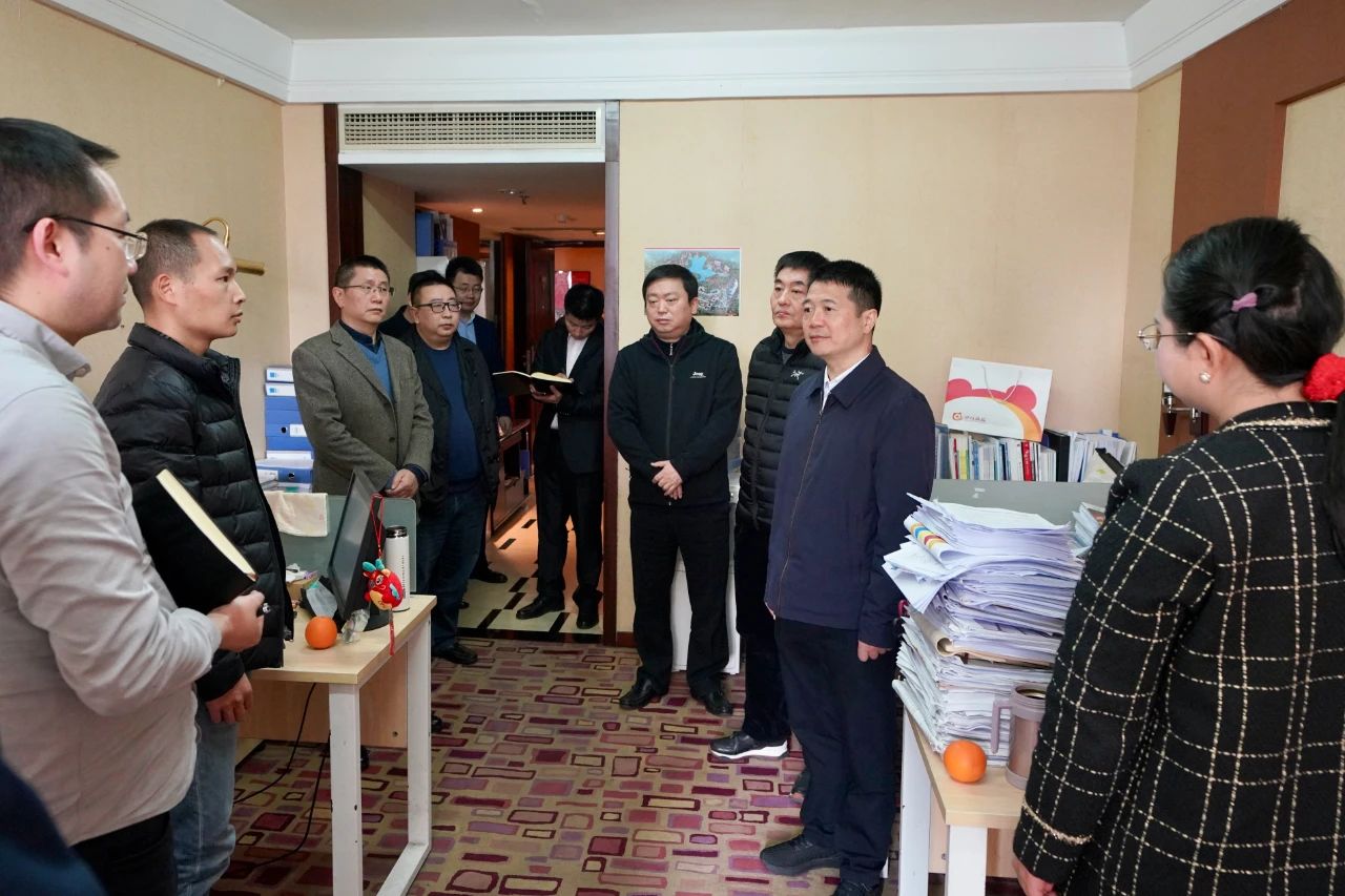 ӭ�´������������ľ�ͷ�������������¾֣�ʡ�������������򵼰���ο���ܲ��ɲ�Ա��