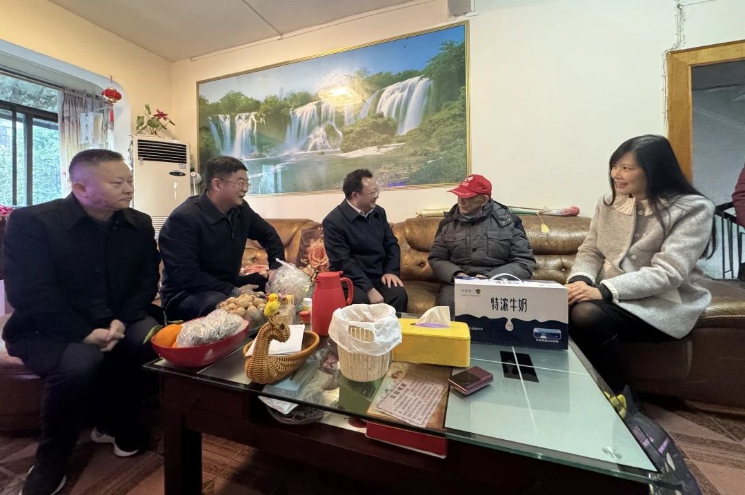 ʡ����ί��ίίԱ�������κ����߷�ο��ʡ�������������ϵ�Ա���ϸɲ�